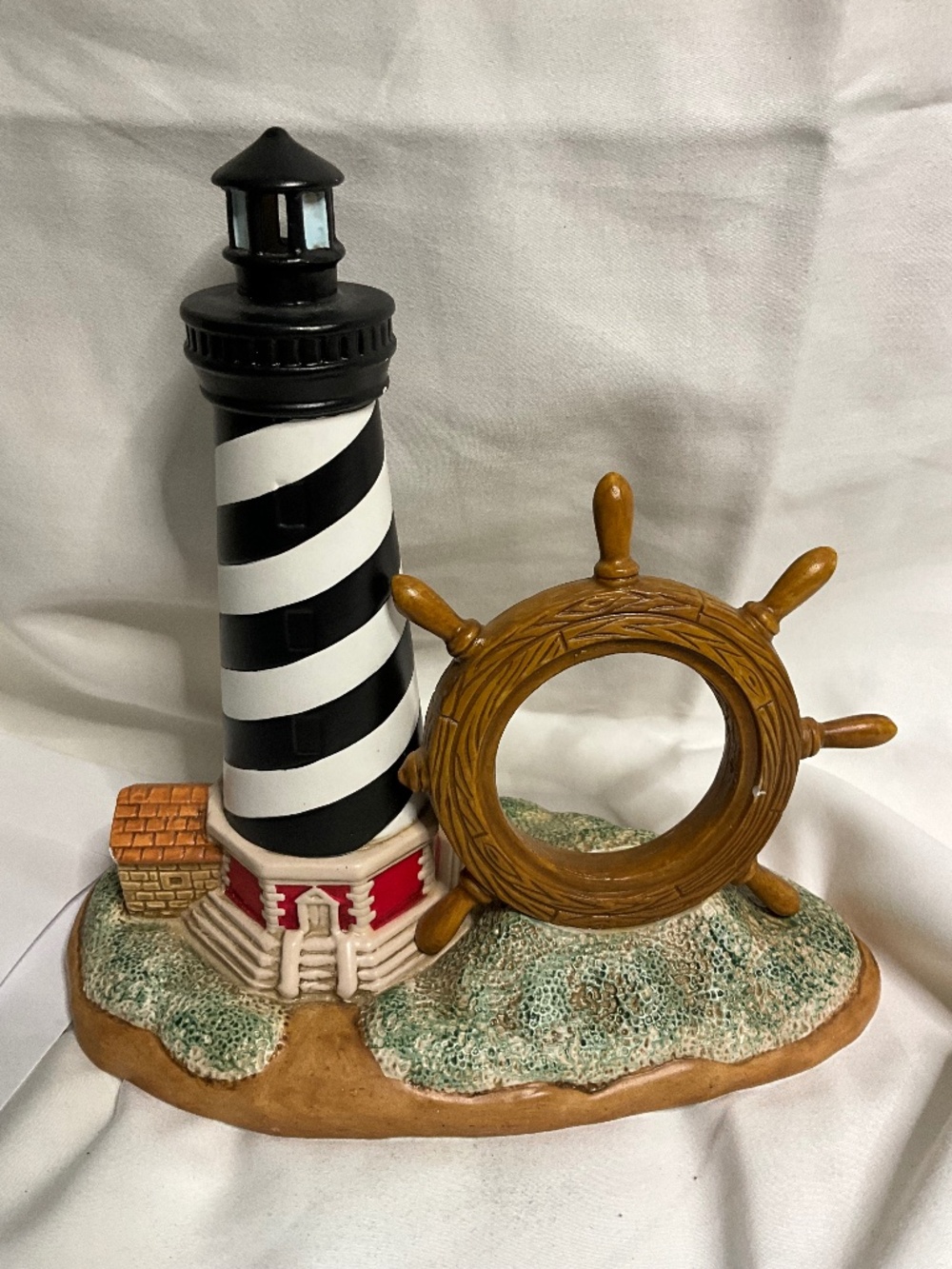Vintage 1995 Geo Z Lefton Cape Hatteras Lighthouse Ship Wheel Figurine 10632 AS